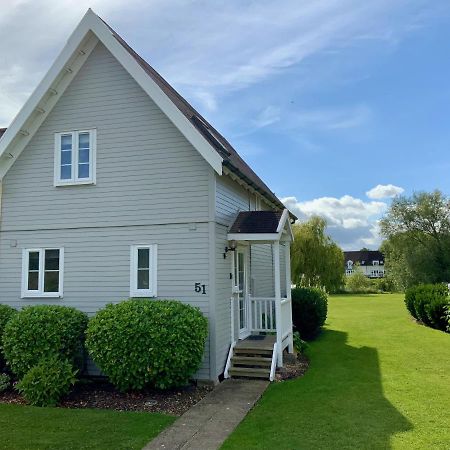 'That One' Our Cotswold Lakeside Lodge Cirencester Kültér fotó