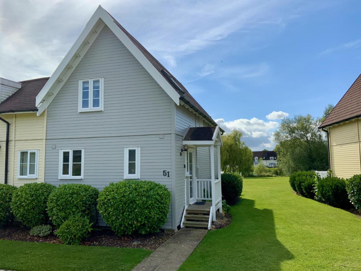 'That One' Our Cotswold Lakeside Lodge Cirencester Kültér fotó