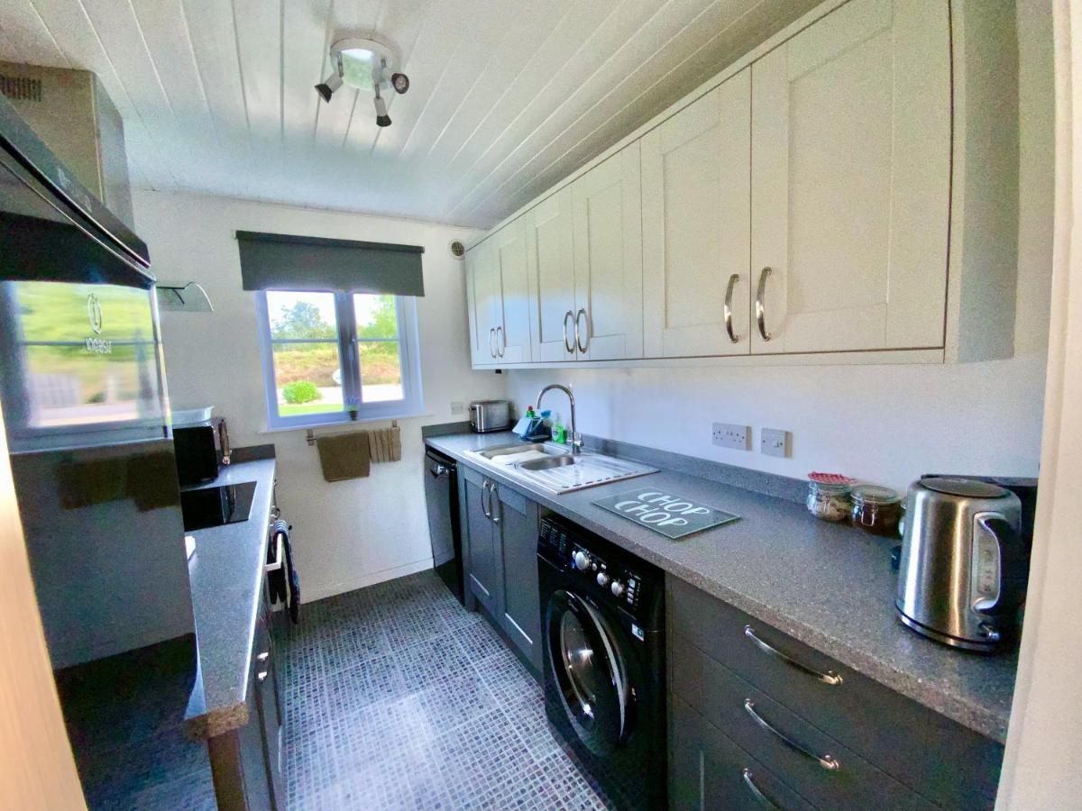 'That One' Our Cotswold Lakeside Lodge Cirencester Kültér fotó
