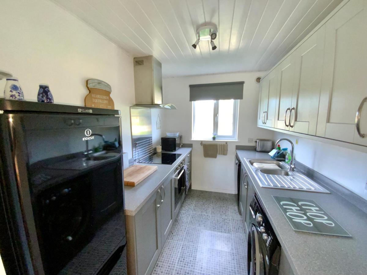 'That One' Our Cotswold Lakeside Lodge Cirencester Kültér fotó