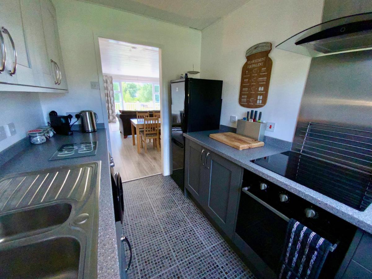 'That One' Our Cotswold Lakeside Lodge Cirencester Kültér fotó