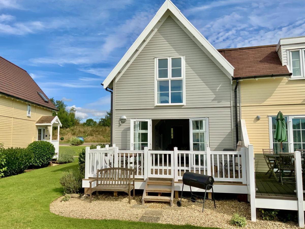 'That One' Our Cotswold Lakeside Lodge Cirencester Kültér fotó