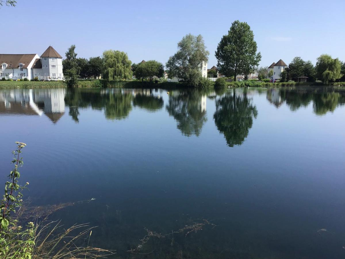 'That One' Our Cotswold Lakeside Lodge Cirencester Kültér fotó